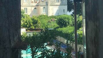 Deluxe dubbelrum eller tvåbäddsrum - utsikt mot innergården | Utsikt från rummet