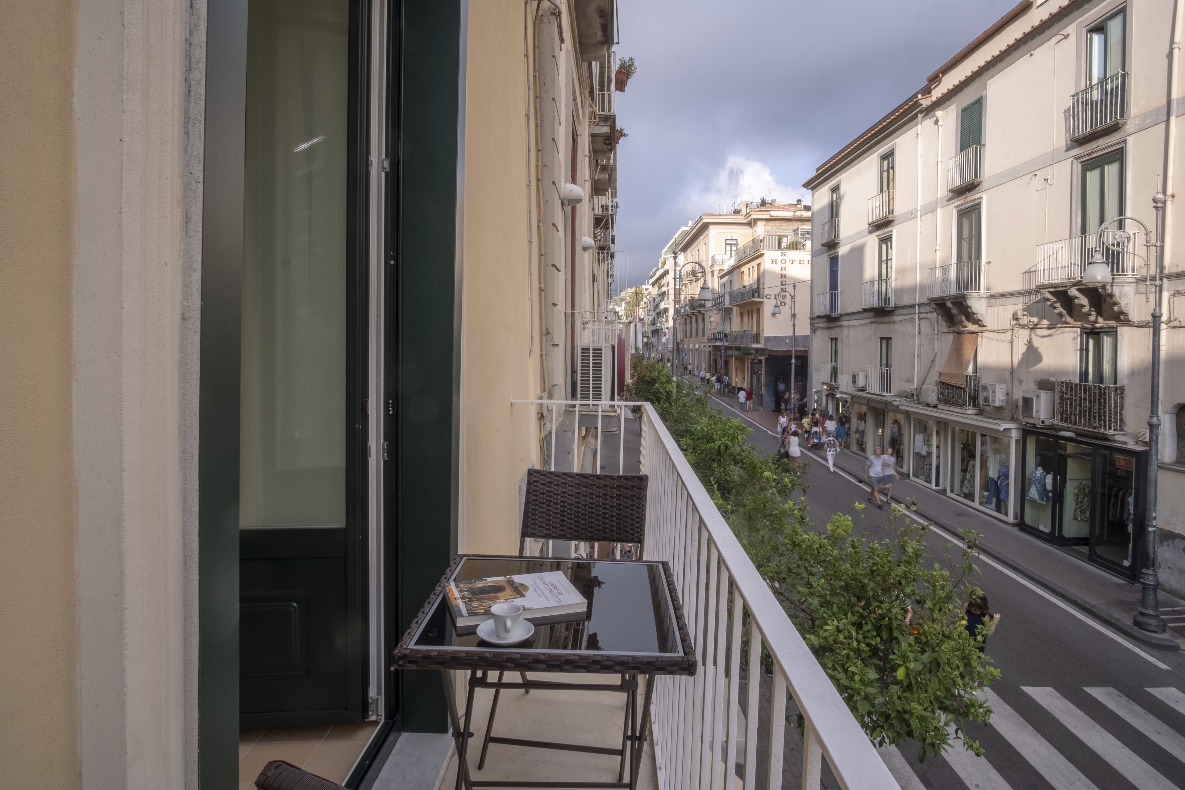Camera Luxury con letto matrimoniale o 2 letti singoli, balcone, vista città | Balcone