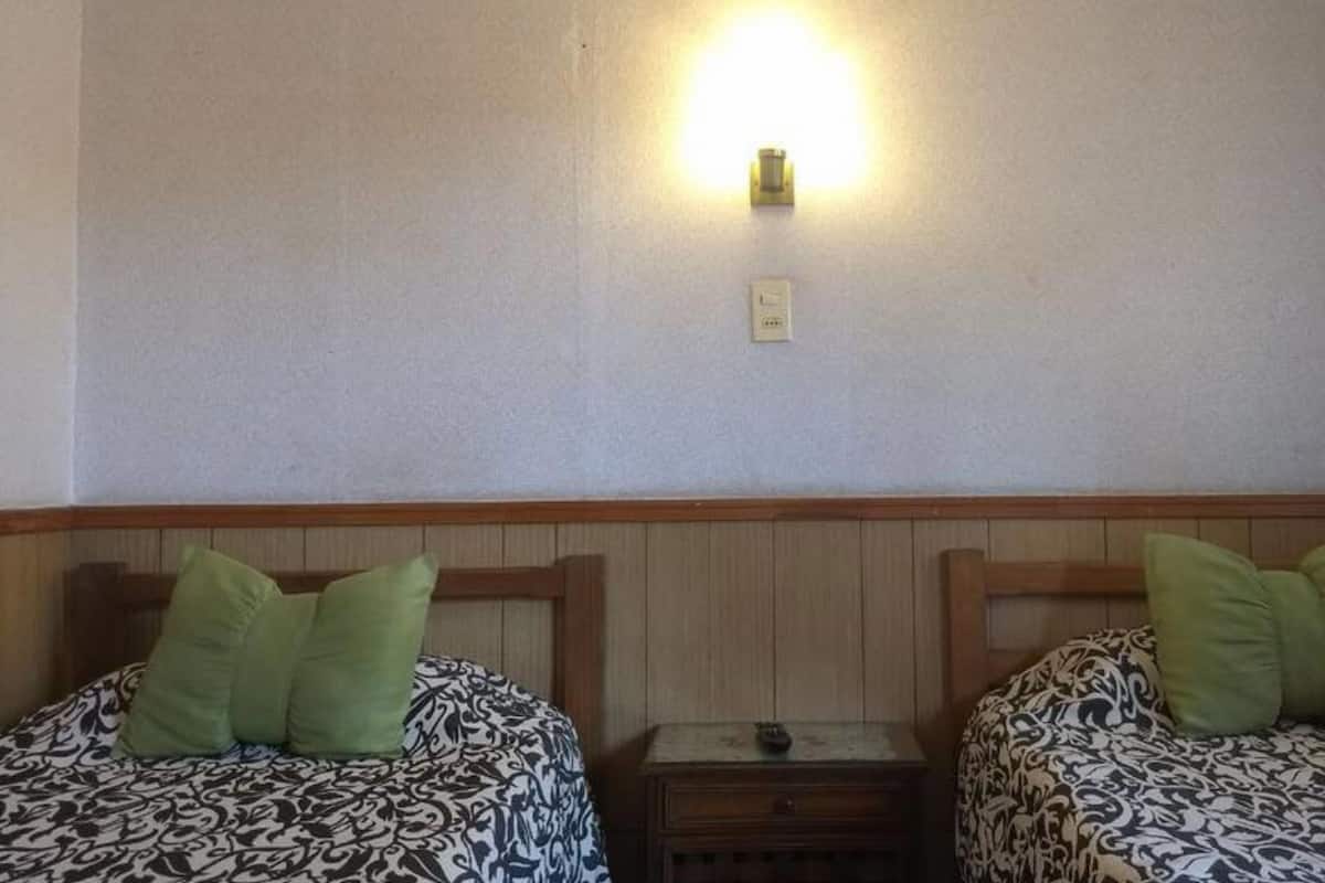 Habitación doble, 2 camas individuales | Tabla de planchar con plancha y wifi gratis