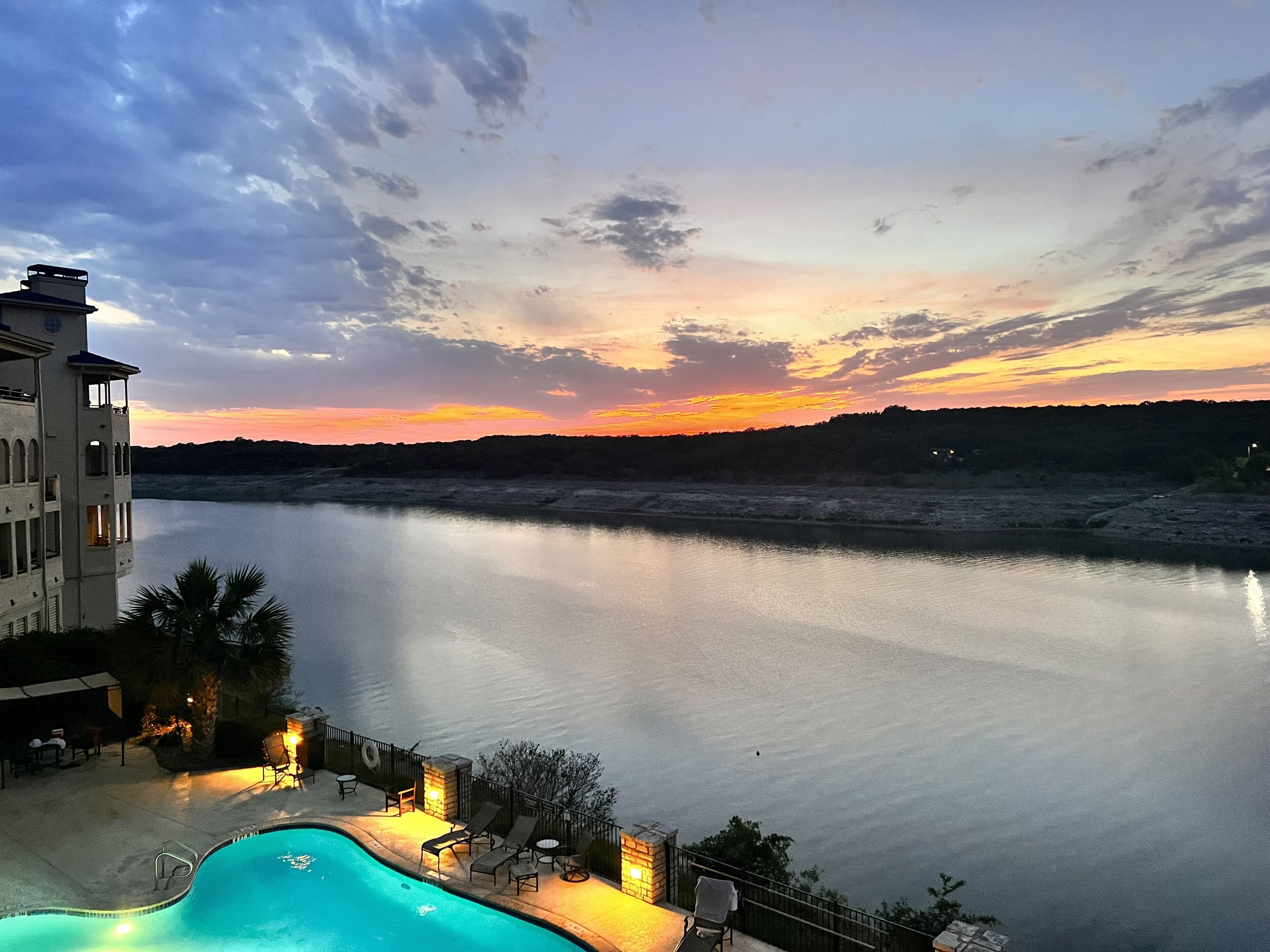 VILLA 3202 - Gorgeous Lakefront Condo - Amazing Panoramic Views & Luxury