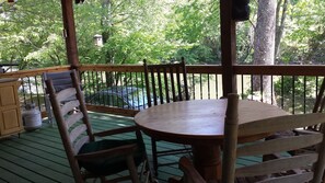 Outdoor dining - Wild Bills Riverfront Escape - Garden hot tub (Franklin)