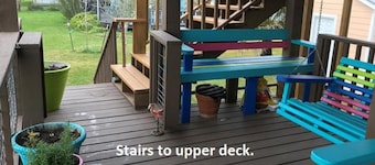 THE BUNGALOW-DELIGHTFUL GETAWAY FOR 7-10 FOLKS WITH STOCKED POND AND COOL DECK.