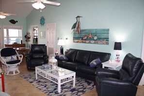 Smart TV, Netflix, Hulu, streaming services