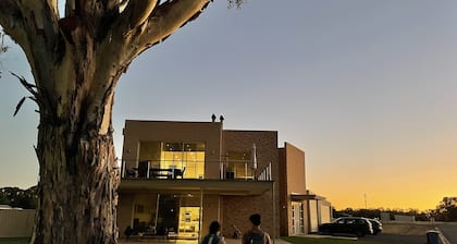 BUNDALONG WATERFRONT Bundalong’s premier rental property. Bundalong’s Best
