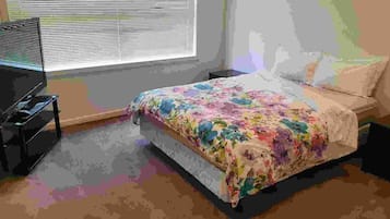 5 bedrooms, iron/ironing board, bed sheets