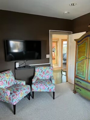 Interior - Stunning 3-Bedroom, 2-Bath Home w/ Attic – 38 Minutes from NYC by Train (New Rochelle)