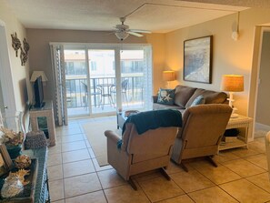 TV - OCEAN VIEW CONDO AT THE BEACH CLUB UNIT 425 ON THE TOP FLOOR - GREAT OCEAN VIEW (St Simons Island)