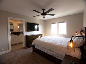 3 bedrooms, iron/ironing board, travel crib, WiFi - Spacious Luxury Condo, Recently Built 324 Stimson Ave, Pismo Beach (Pismo Beach)