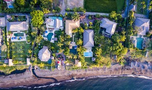 Exterior - Villa Cantik: Luxury beach front villa including infinity pool and staff! (Dencarik)