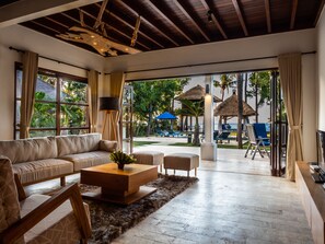 TV, DVD player, table tennis - Villa Cantik: Luxury beach front villa including infinity pool and staff! (Dencarik)