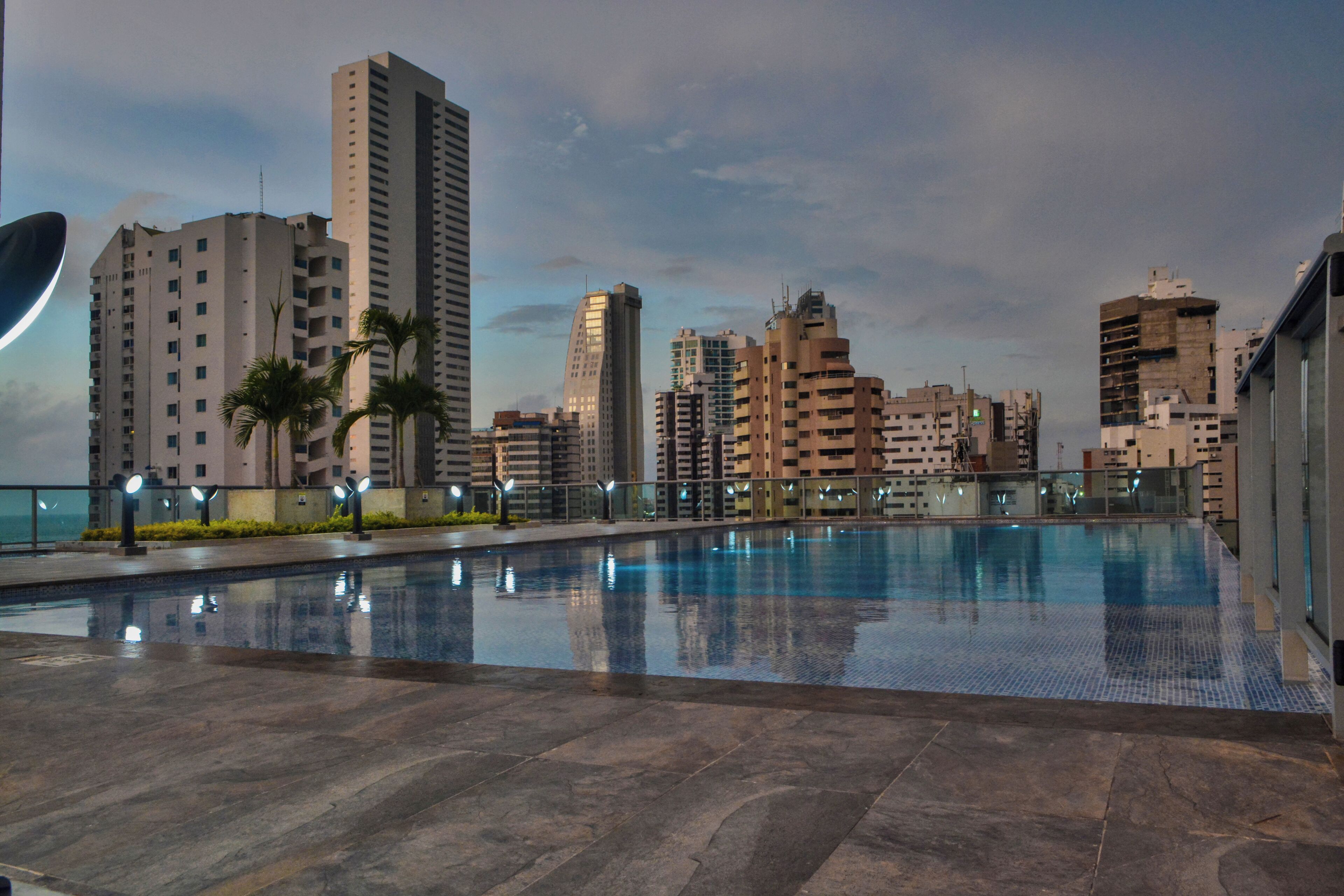 2 つの屋外プール