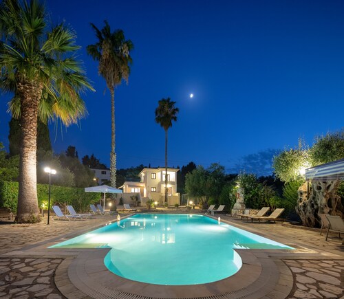 Villa Lianolia: Huge pool, A/C, WiFi, near the beach