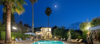 Villa Lianolia: Huge pool, A/C, WiFi, near the beach