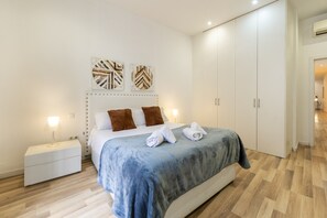 2 bedrooms, iron/ironing board, bed sheets