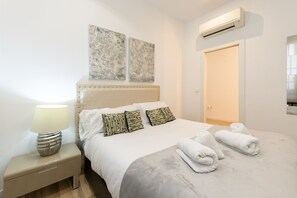 2 chambres, fer et planche à repasser, draps fournis