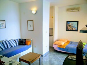 1 bedroom, iron/ironing board, travel cot, free WiFi