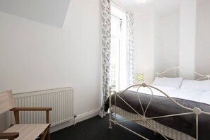 2 bedrooms - Beautiful Margate Cliftonville Flat with Sea View & Patio (Margate)