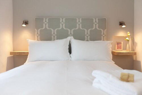 17th Century Cottage In St Ives, Cornwall. Sleeps 2 With Parking!