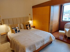 2 Schlafzimmer, Schreibtisch, Bügeleisen/Bügelbrett, WLAN