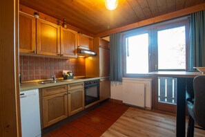 雪櫃、微波爐、焗爐、爐具