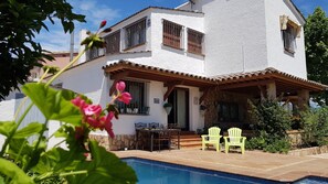 Exterior - Beautiful detached villa, 4 bedrooms with private pool. (Empuriabrava)