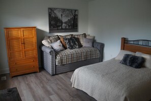 5 bedrooms, iron/ironing board, WiFi