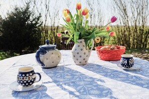 Outdoor dining - Enjoy your holidays in the historic, romantic windmill Catharina (Oldenswort)