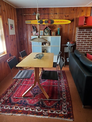 Dining - Charming Cabin in Leesville Lake's Best Community. Complimentary Kayaks.  (Carrollton)