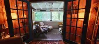Charming Cabin in Leesville Lake's Best Community. Complimentary Kayaks. 