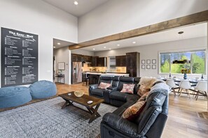 Televisión y chimenea