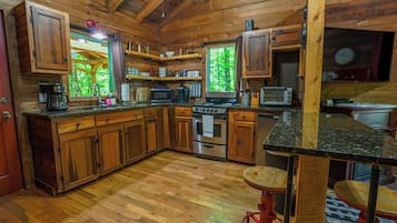 冰箱、微波炉、烤箱、炉灶