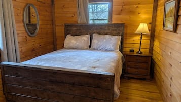 Een bureau, een strijkplank/strijkijzer, wifi