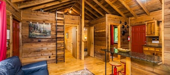 The Big Little Cabin - Hot Tub - Playground