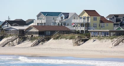 Personal Resort w/ Private Pool, Hot Tub & Elevator, Walking Distance to Town