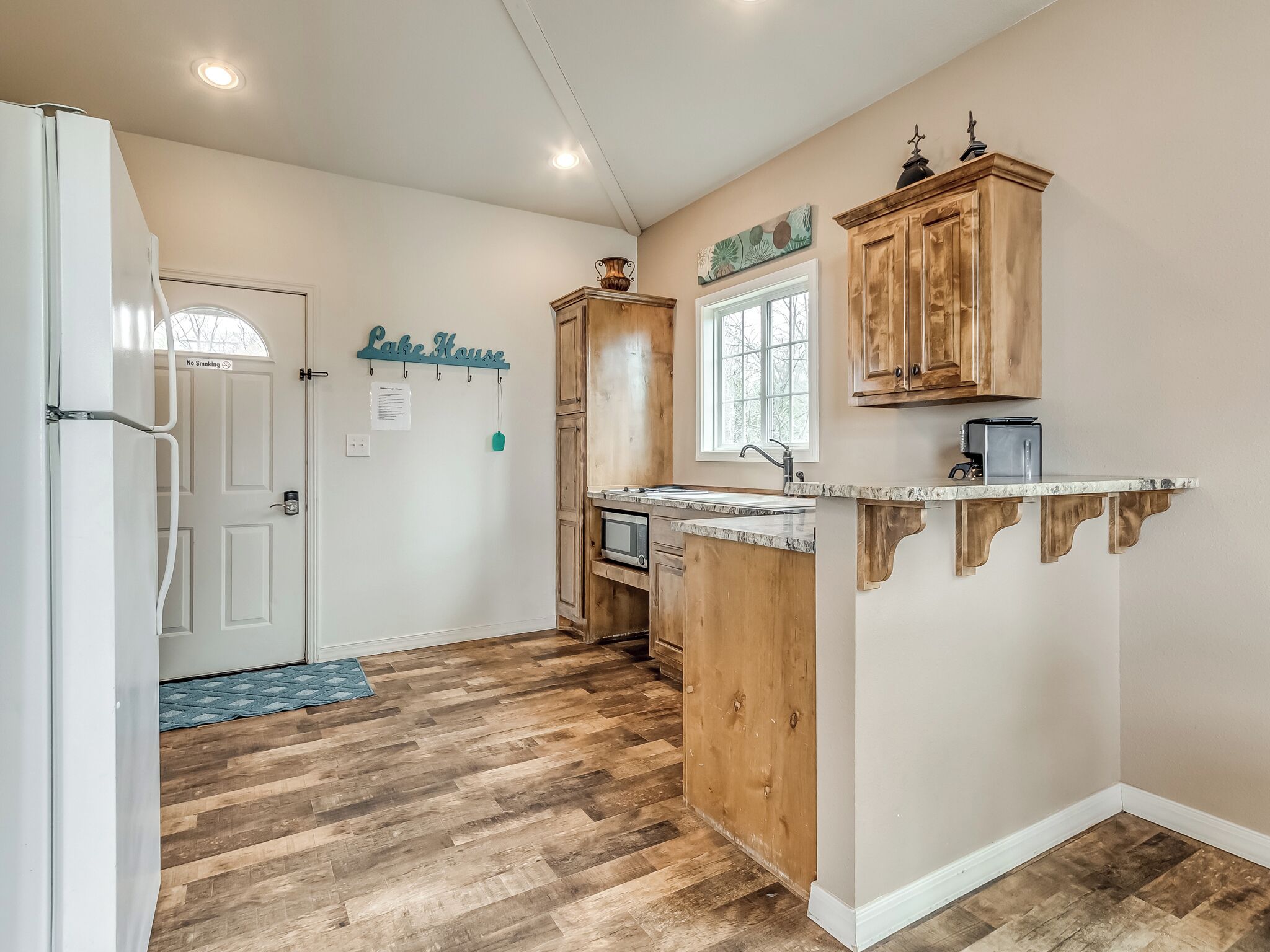 Refrigerador, microondas, horno y parrilla de estufa 