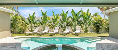 Een verwarmd zwembad