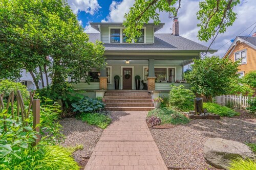 Pearl: Old Portland Style käsityöläinen koti Newbergin sydämessä