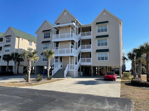 Ocean Views - Second Row -closest walk to beach access, pool, and tiki bar!