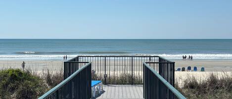 Beach nearby, sun loungers, beach towels