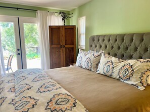 3 bedrooms, desk, iron/ironing board, free WiFi