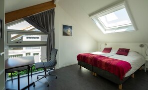 3 slaapkamers, verduisterende gordijnen, een strijkplank/strijkijzer