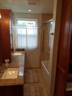 Combined shower/bathtub, hair dryer, towels, soap