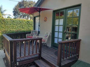 Terrace/patio - Charming Cottage Walking Distance to Everything (Santa Barbara)