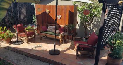 Charming Cottage Walking Distance to Everything