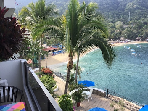 Location Location ,Condo with an exceptional ocean view.<br>