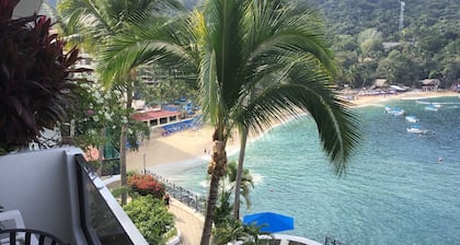 Location Location ,Condo with an exceptional ocean view.<br>