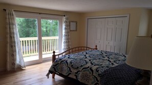 5 bedrooms, desk, iron/ironing board, WiFi