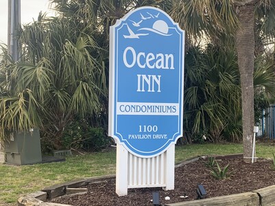 Isle of Palms One Bedroom Condo 1/2 block Front Beach fun