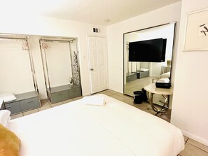 2 bedrooms, iron/ironing board, travel cot, free WiFi