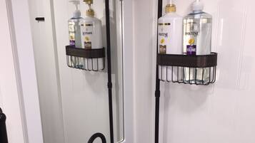 Dusche, Haartrockner, Bidet, Handtücher